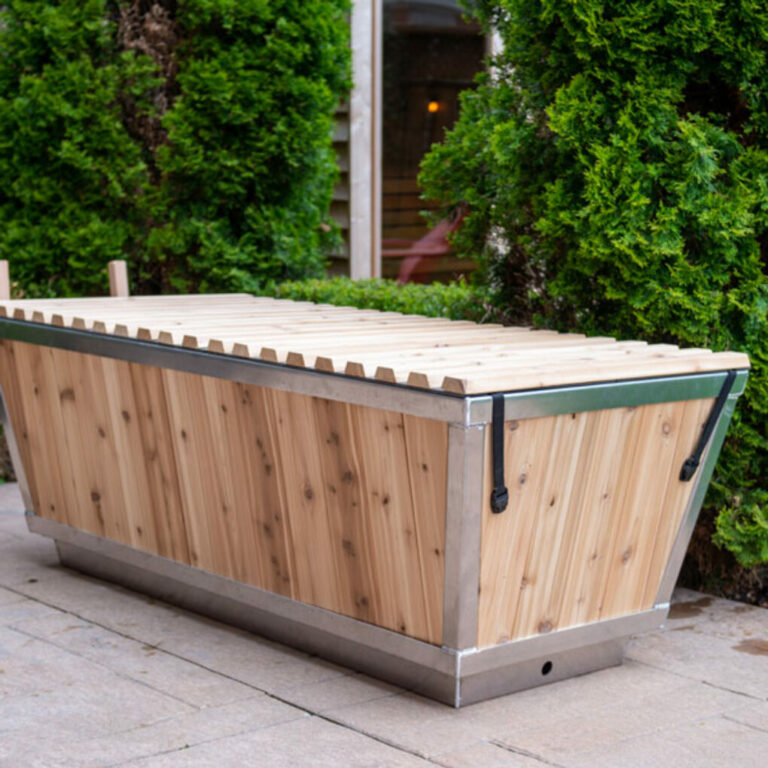 Leisurecraft - The Polar Plunge Tub - Cover On